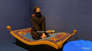 美丽的情侣在货车后面进行粗暴的性行为